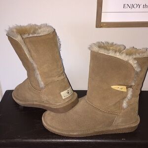 Bundle Discount! 🔥 
Cozy sheepskin Bearpaw Boots!